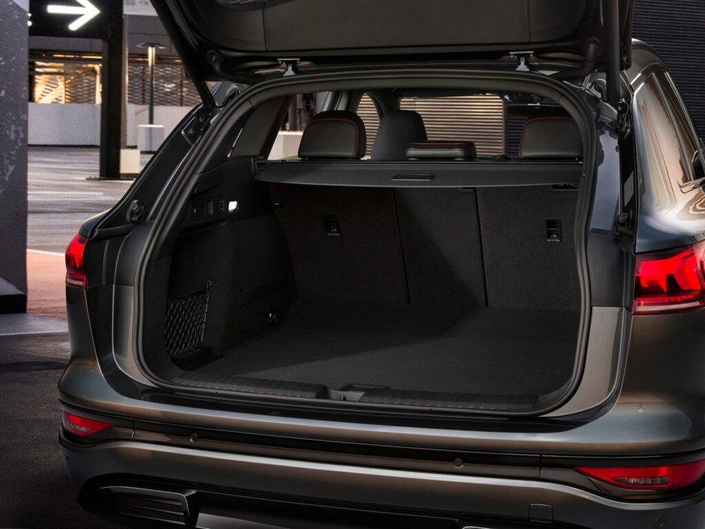 Audi Q6 e-tron bagagerum på 526 liter.