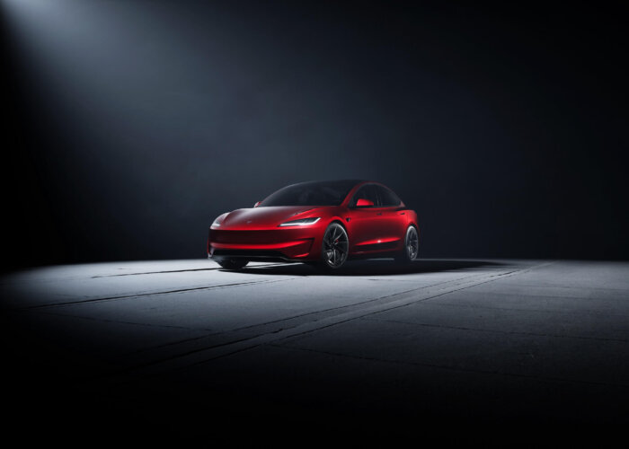 Tesla Model 3 Performance 2024 i rød